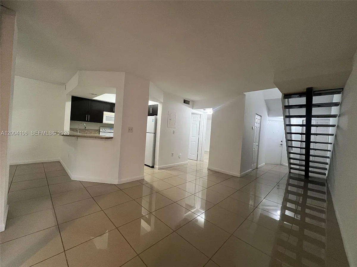 Building Photo - 8335 SW 152nd Ave #B-401