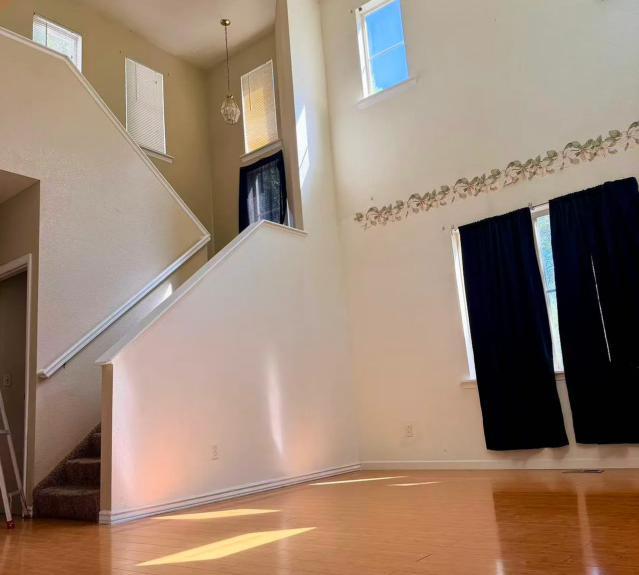 3 bed, 2.5 bath, 2012 sqft, $2,095 — Photo 3