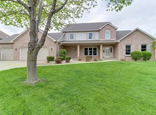 910 Ironwood Cc Dr, Normal, IL 61761