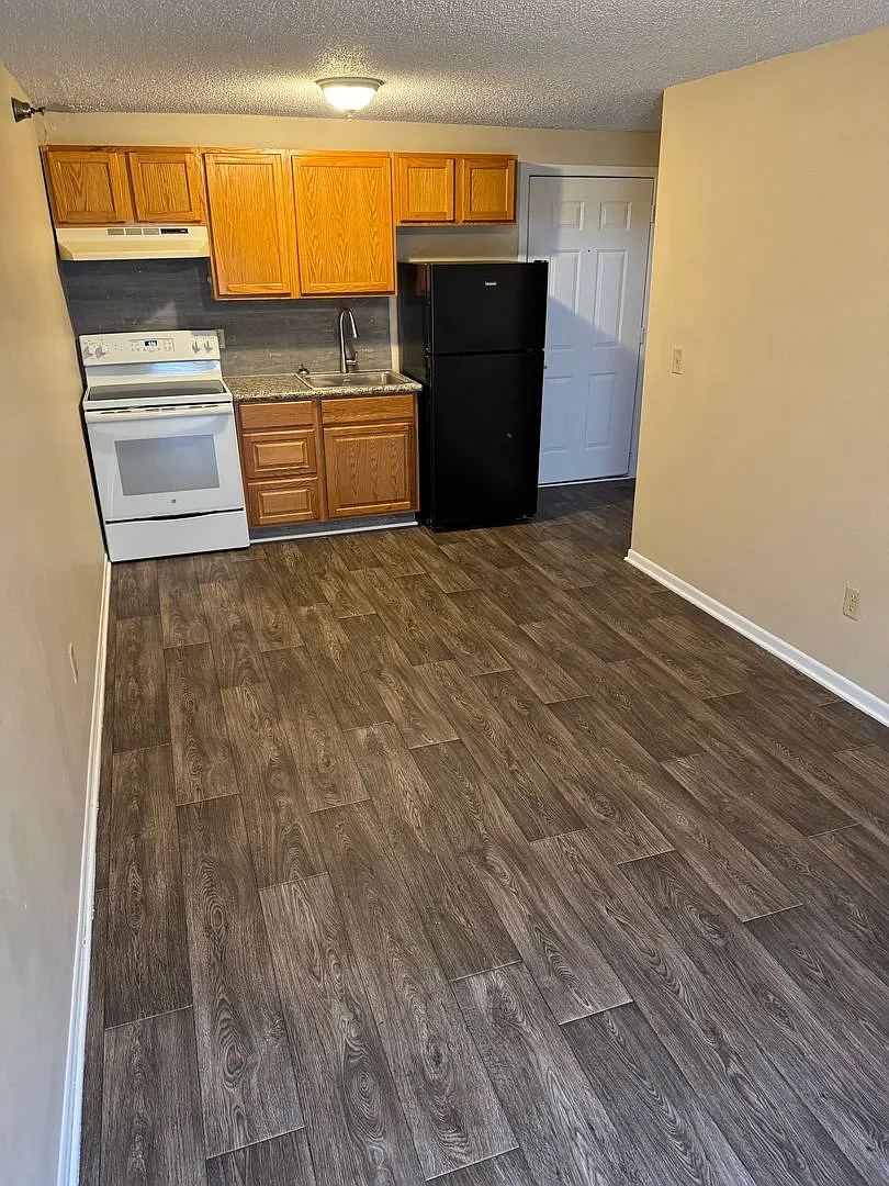 205 Broadway — Photo 4