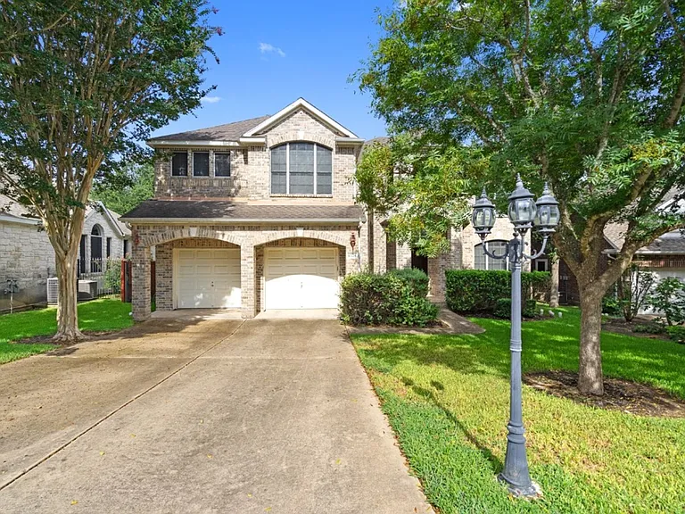 10724 Thoroughbred Dr — Photo 3