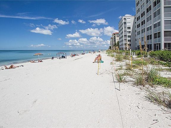 4th image of 26000 Hickory BLVD #607