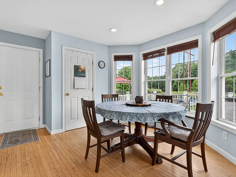 9 Stephen Dr — Photo 17