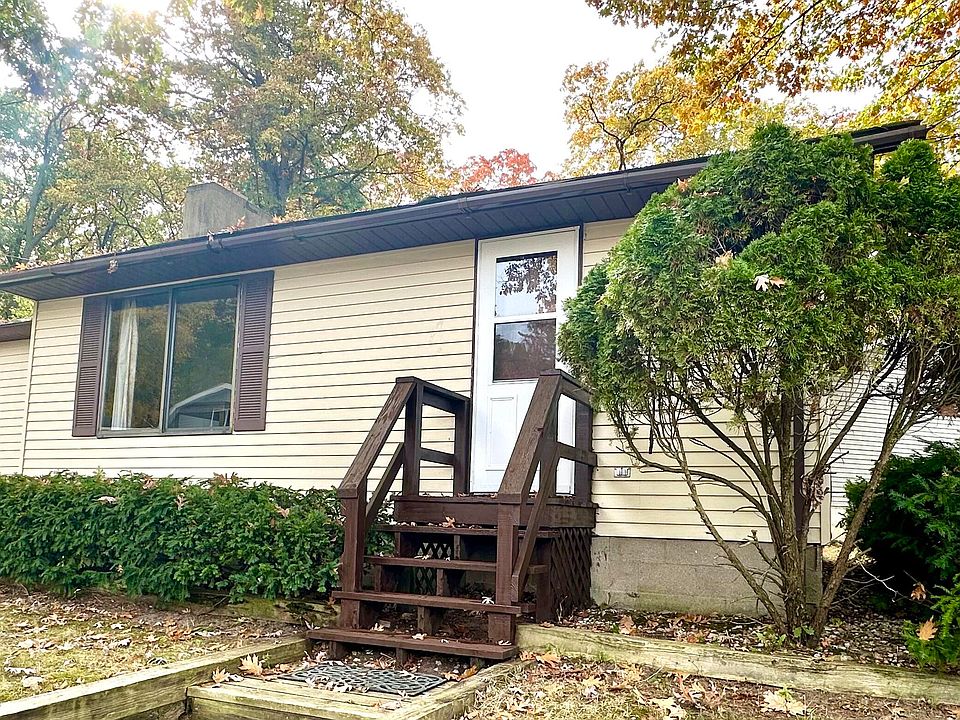 1st image of 16858 Shawano Dr NE