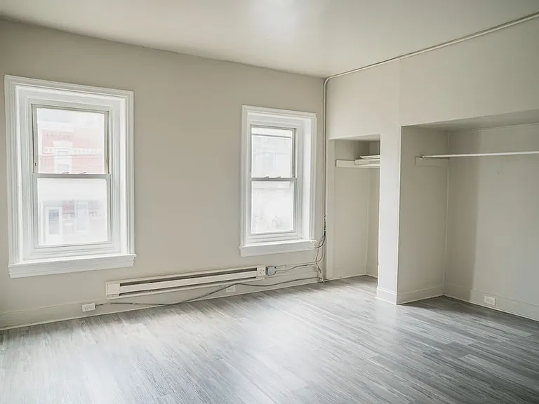 425 W Gordon St — Photo 4