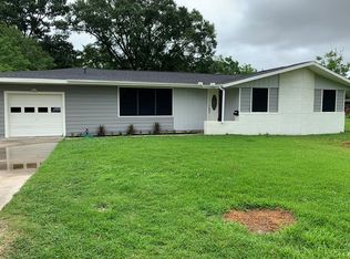 3940 Kenneth St, Groves, TX 77619