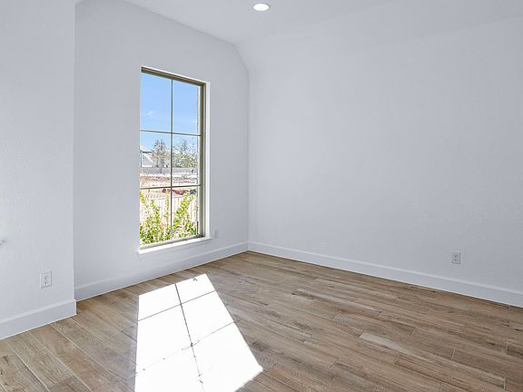 5th image of 26520 Pioneer Pointe Ct