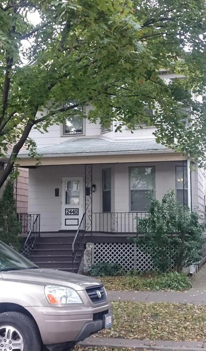 2 bed, 900 sqft, $1,875 — Photo 1