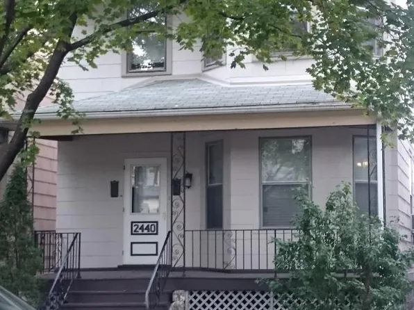 2440 W Warner Ave Floor 2, Chicago, IL 60618