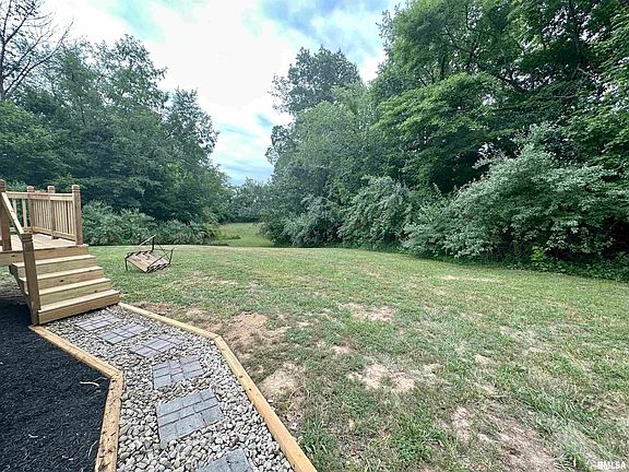 3rd image of 130 White Dogwood Ln