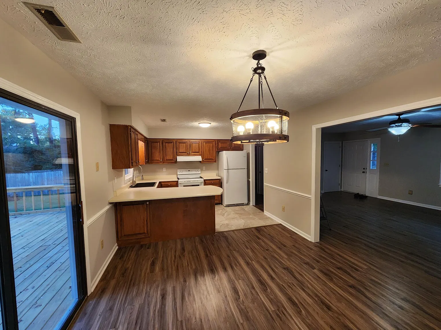 3 bed, 1537 sqft, $2,175 — Photo 3