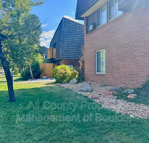 745 Thomas Dr #19 — Photo 1