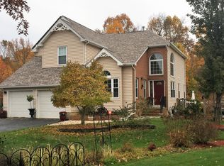 10 Gate Ln, Old Bridge, NJ 08857