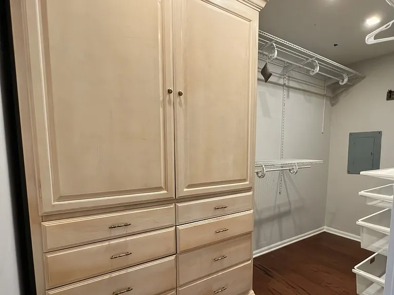 9242 Gross Point Rd #405 — Photo 10
