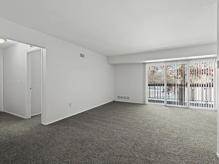 Willow Tree Apartments — Photo 37