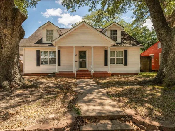 130 E Circuit Dr, Beaumont, TX 77706