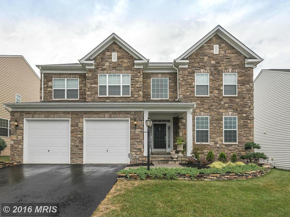 1st image of 1028 Menlow Dr NE