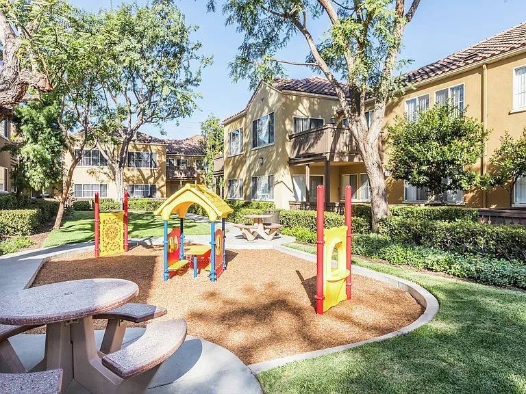 Santa Maria Apartment Homes — Photo 15