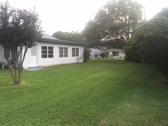 Spacious backyard!