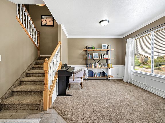 3rd image of 74 Canterbury Cir