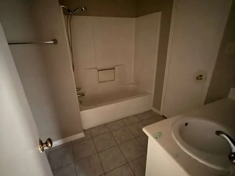 1875 Westchase Dr — Photo 9