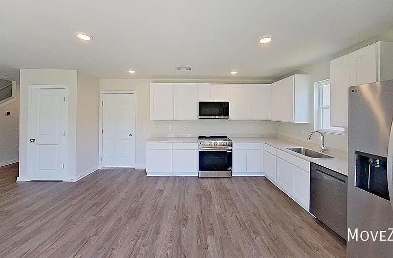 161 Davis Dr — Photo 7