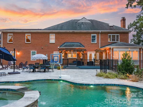 1006 Chelsea Pl, Matthews, NC 28105