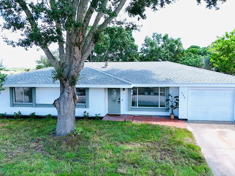 948 Canal Cir — Photo 32