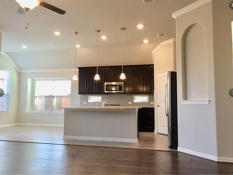 4 bed, 2.5 bath, 2144 sqft, $2,600 — Photo 4