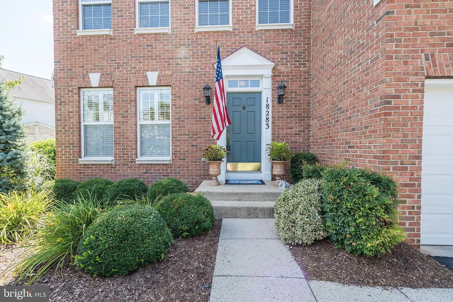 5 bed, 3402 sqft, $3,900 — Photo 2