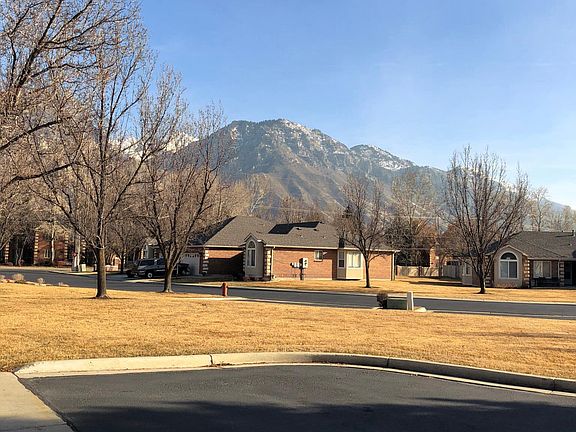 Private roads; mountain views; guest parking