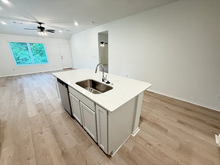 830 Gussy Ln #7 — Photo 3