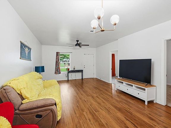2nd image of 609 E Grant Ave