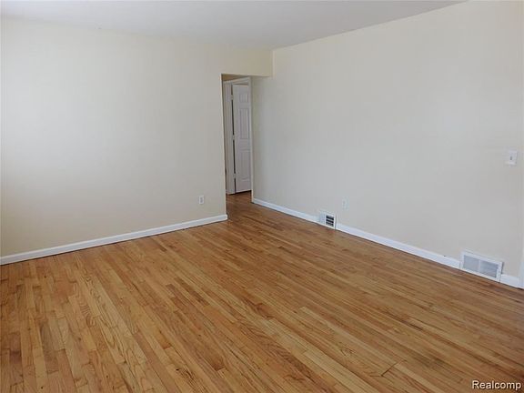 2nd image of 20959 Poinciana St