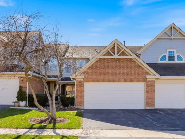 2327 County Farm Ln #D2327, Schaumburg, IL 60194