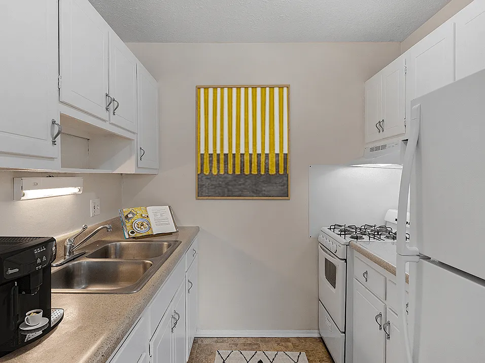 Lakecrest Apartments — Photo 3