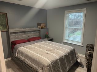 402 Maple Ct, Lansing, KS 66043