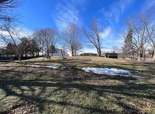 1835 Manor Dr, Grinnell, IA 50112
