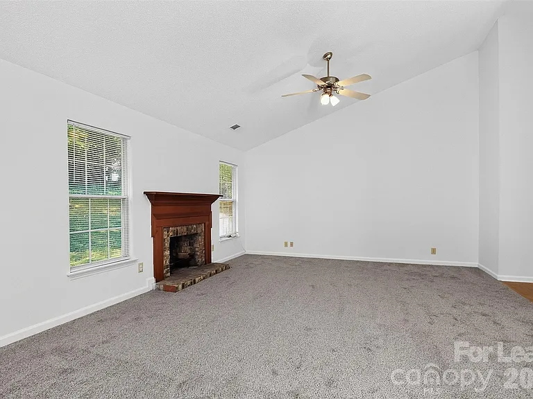 3411 Pondridge Ct — Photo 4