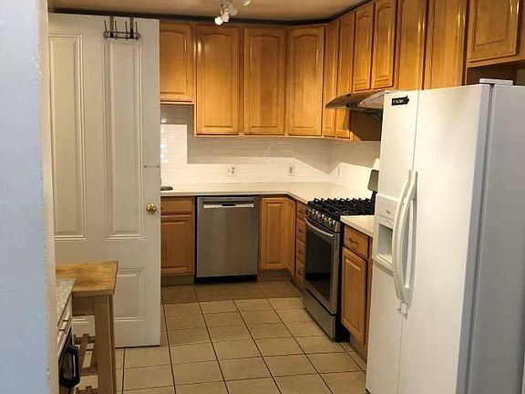 5th image of 3890 18th St