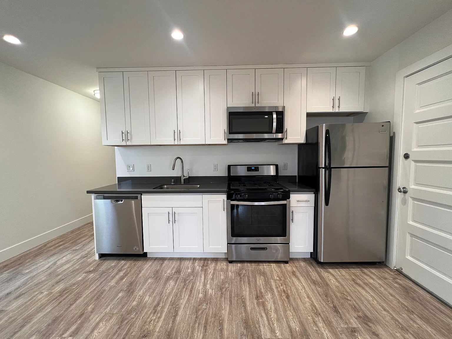 4 bed, 1140 sqft, $10,000 — Photo 2