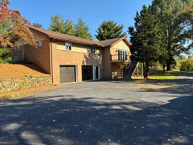 3 bed, $2,400 — Photo 4