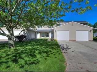 6884 Stratford Cir #96-C, Mentor, OH 44060