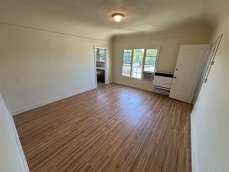 640 N Vista St #640 — Photo 4