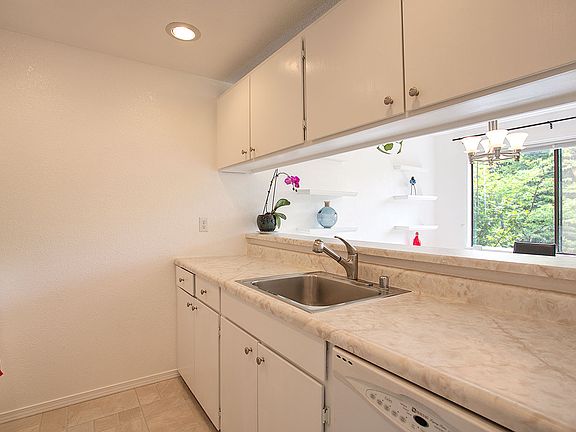 2nd image of 12709 NE 116th St APT C203
