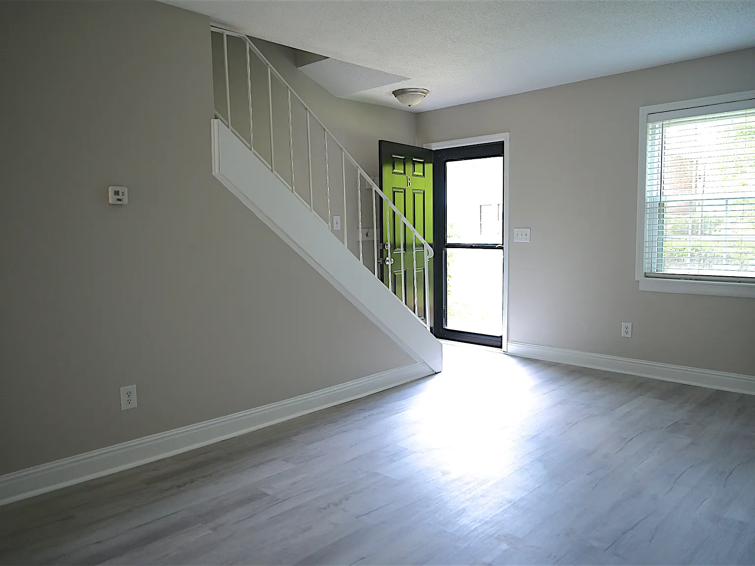23 Rivers Point Row — Photo 2