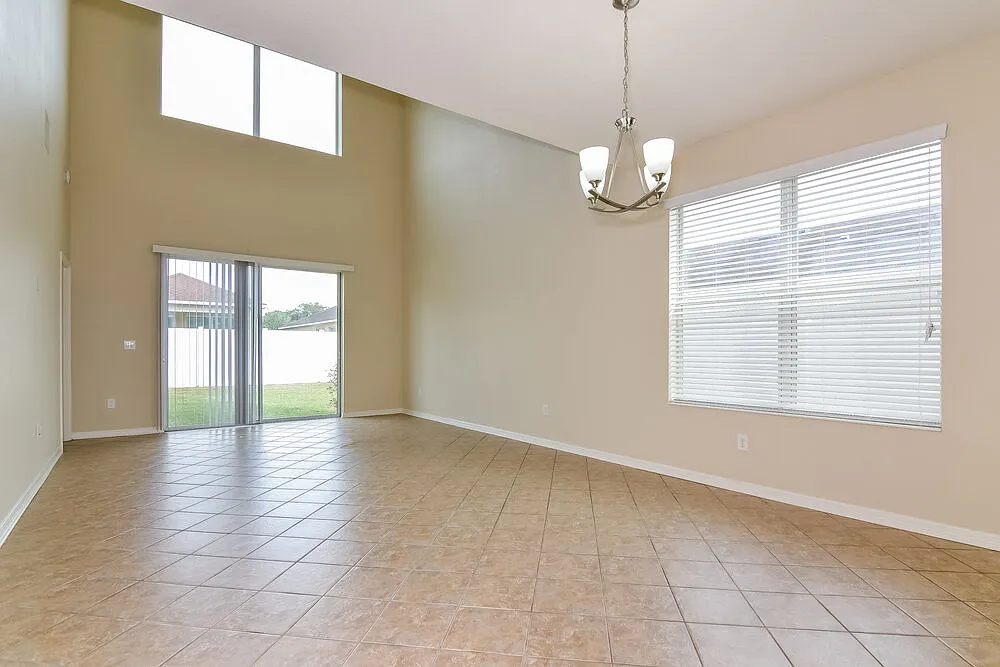 4 bed, 3.5 bath, 2035 sqft, $2,620 — Photo 3