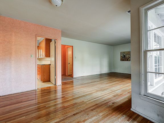3rd image of 136 Loralyn Dr