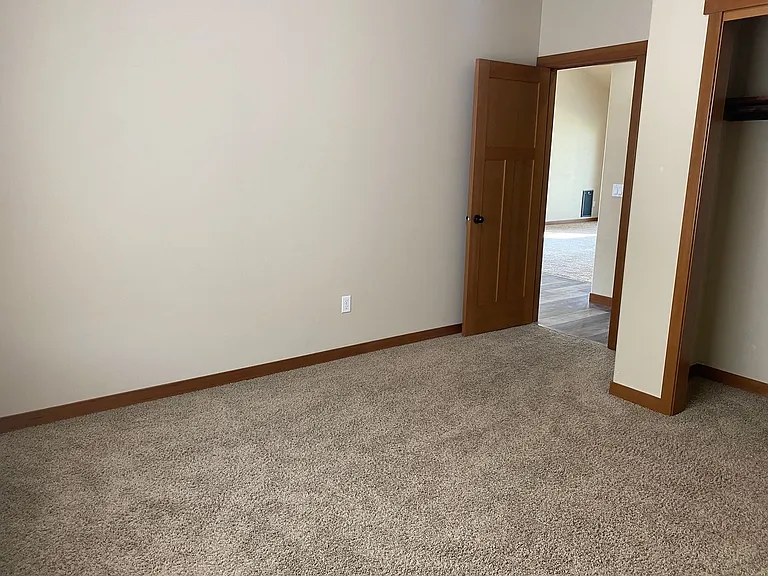 566 Village Dr — Photo 21