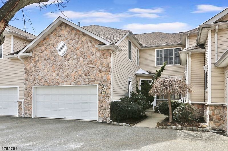 1st image of 15 Whalen Ct
